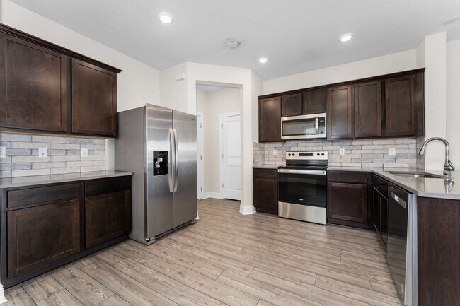 Building Photo - 4758 Kissimmee