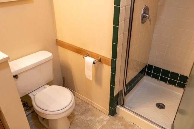 Building Photo - $2,100 | 3 Bedroom, 2 Bathroom House | Pet...