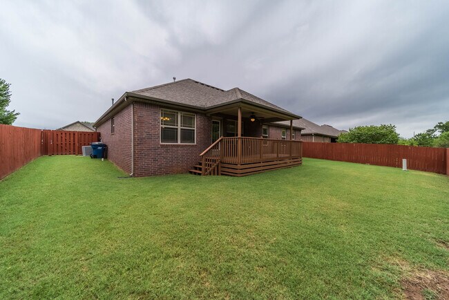 Building Photo - 3205 SW Briar Creek Ave