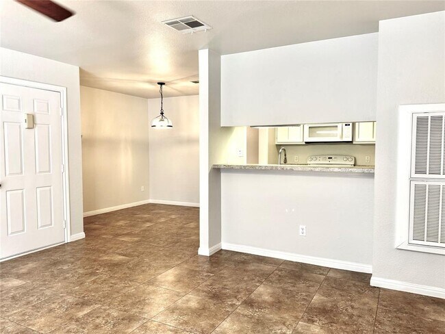 Building Photo - 1202 Thorpe Ln