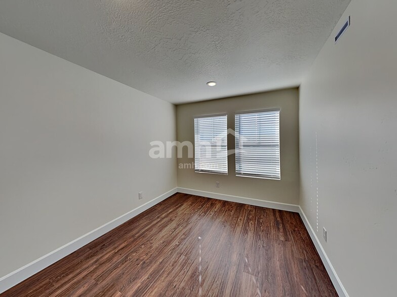 Building Photo - 6047 W Copperhawk Dr