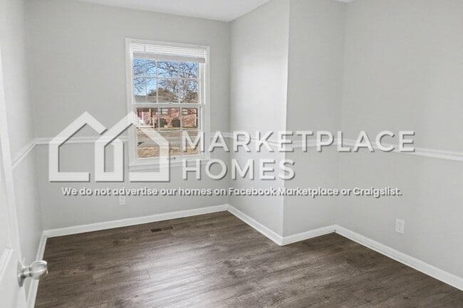 Building Photo - 201 Larkwood Dr SW