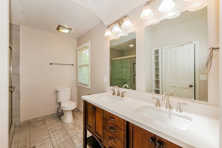 Building Photo - 100 Abbey Rd