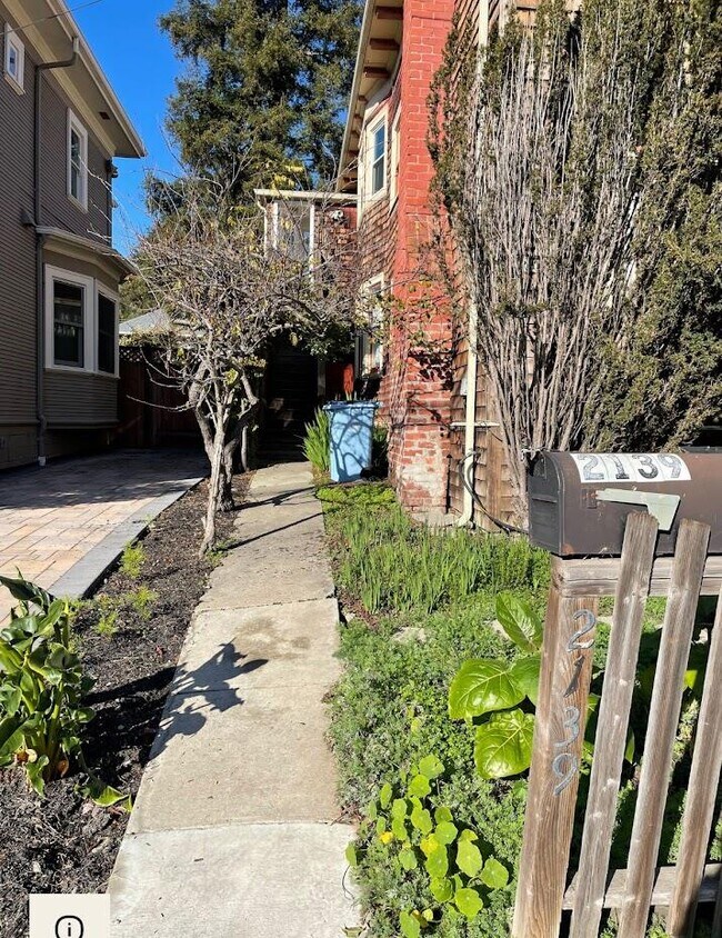 Building Photo - 2139 Prince St