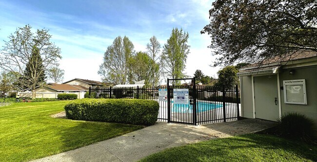 Building Photo - 2314 Sierra Creek Cir