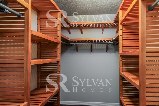 Building Photo - Gorgeous 3BR 2BA home with nice curb appeal