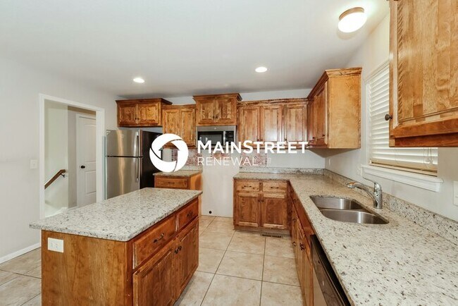 Building Photo - 4 Bedroom Pet-Friendly Home in Independence, MO with Main Street Renewal