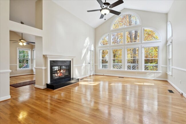 Building Photo - Kingsmill Gem