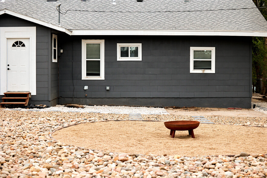 Backyard with plenty of room for friends! - 818 E Las Animas St
