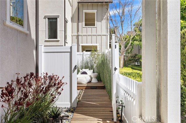 Building Photo - 26 Yerra St