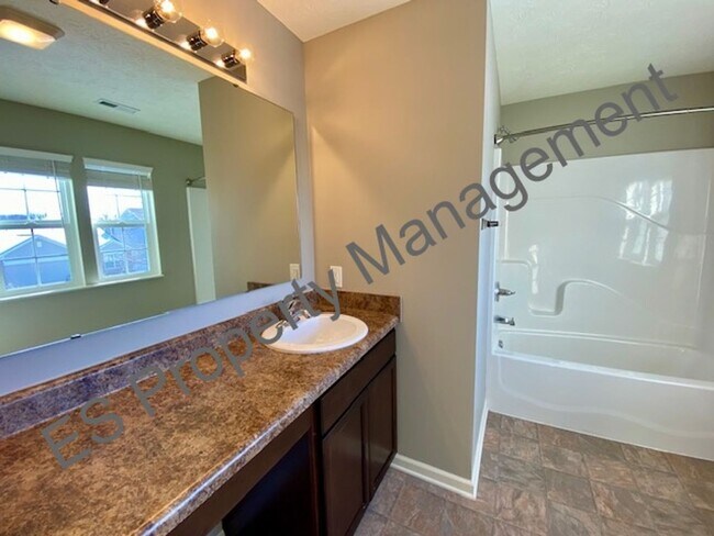 Building Photo - Beautiful 4 bedroom, 2.5 bathroom home in Ingalls- Prairie Hollow Community