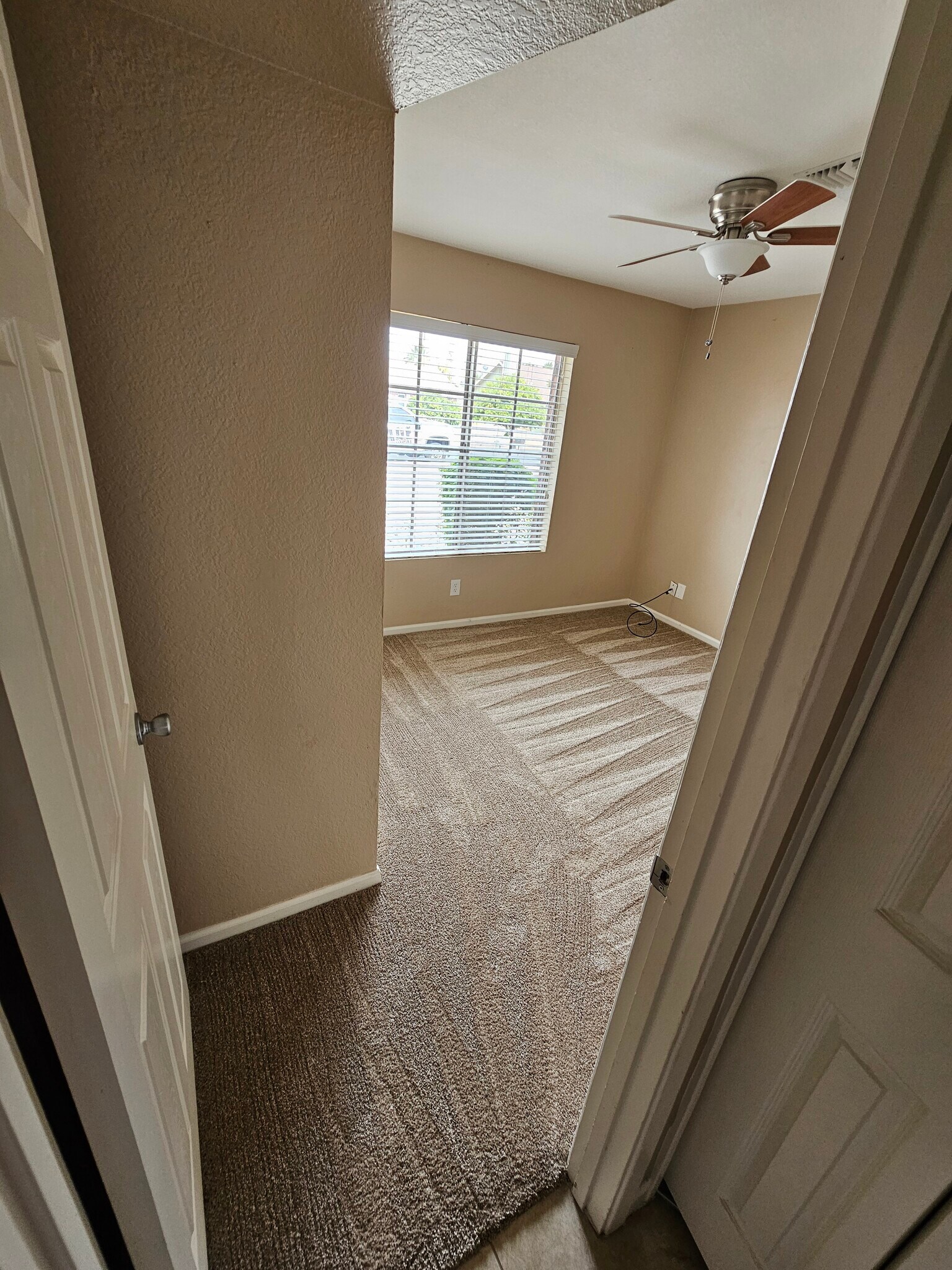 Building Photo - 4945 E Fox St