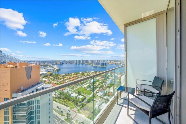 Building Photo - 18975 Collins Ave