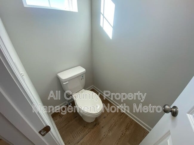 Building Photo - 185 Springwood Ln