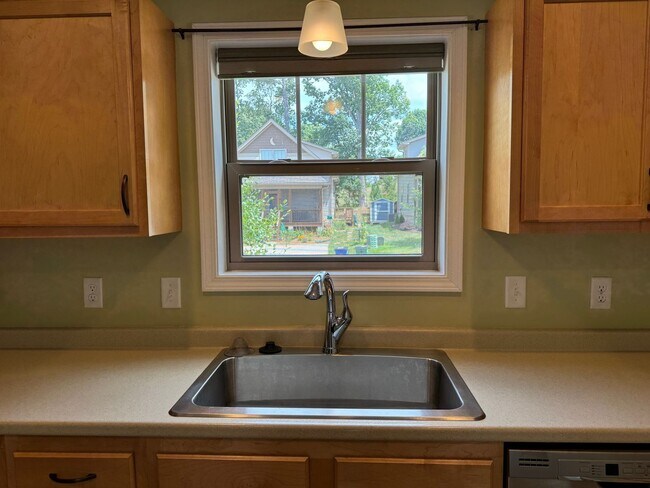 Building Photo - Weaverville - Modern, Three Bedroom, Fenced Yard