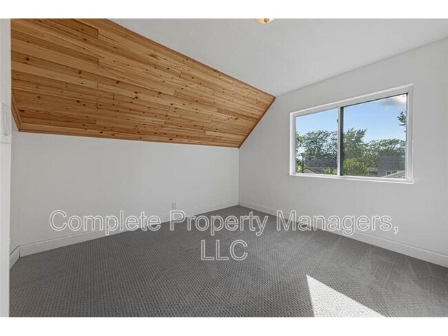 Building Photo - 405 Columbus Ave