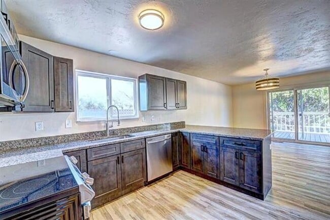 Building Photo - Stunning home in highly sought neighborhood!