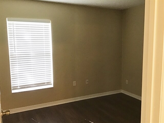 Building Photo - 558 Hatcher St SE