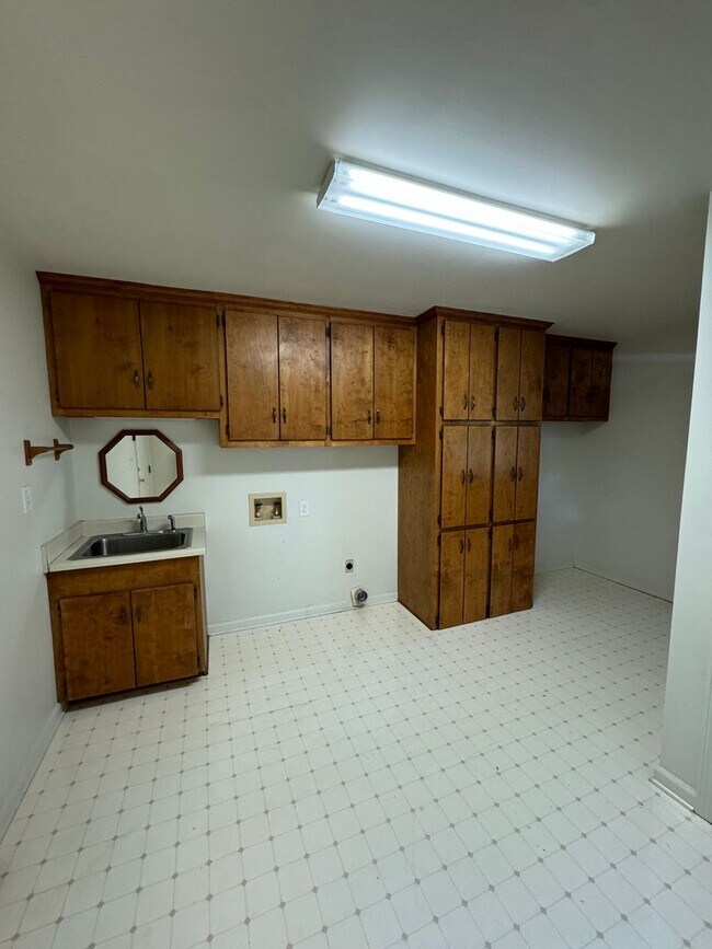 Building Photo - North Hall Ranch Home