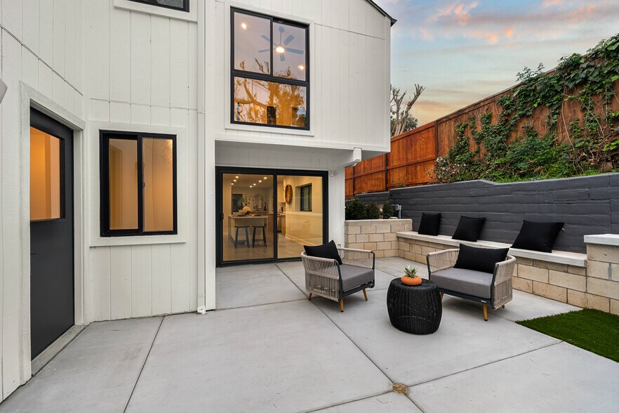 Building Photo - 2029 Del Mar Heights Rd