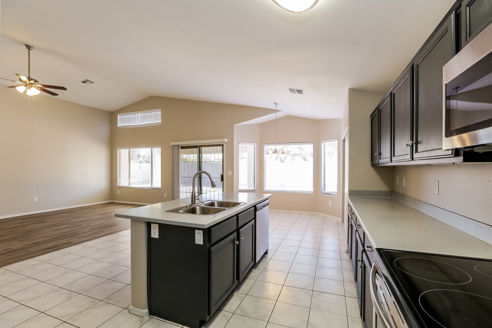 Building Photo - 1510 N Saddle St