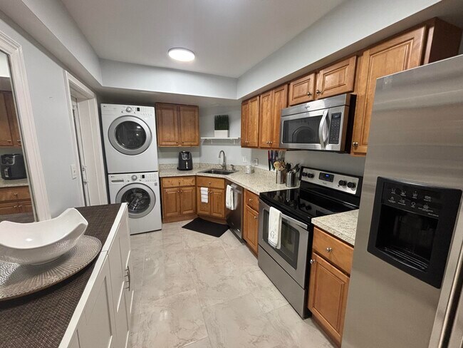 Building Photo - 1705 Presidential Way