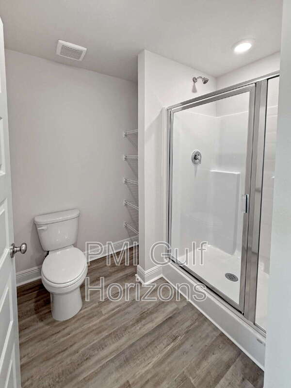 Building Photo - 1310 Leeway Dr