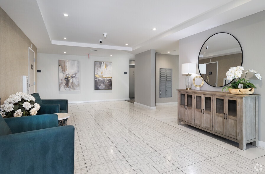Lobby Photo - Essex Landing Saugus