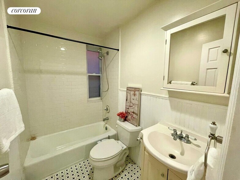 Building Photo - 471 W 140th St