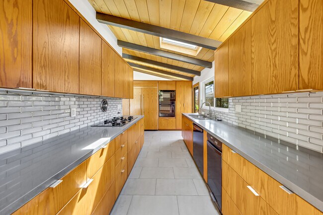 Building Photo - 16439 Kingsbury St