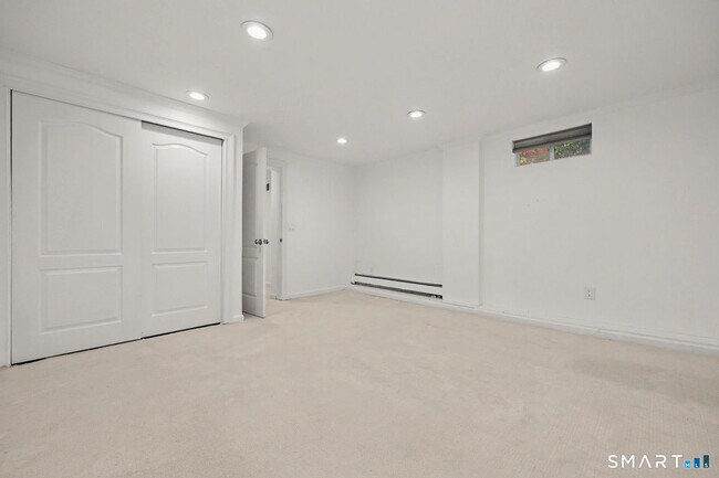 Building Photo - 130 W Norwalk Rd