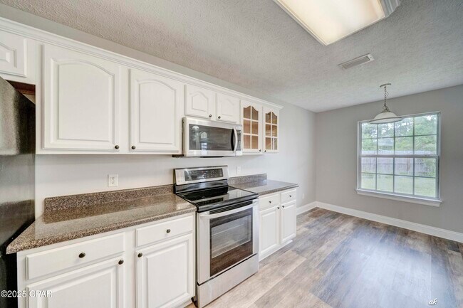 Building Photo - 415 Hidden Island Dr