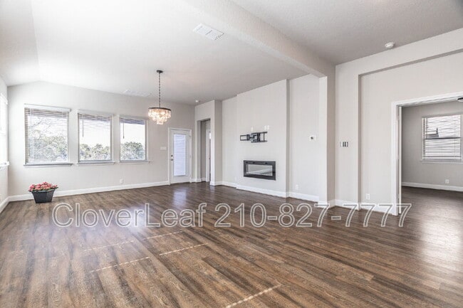 Building Photo - 5530 Pin Pt