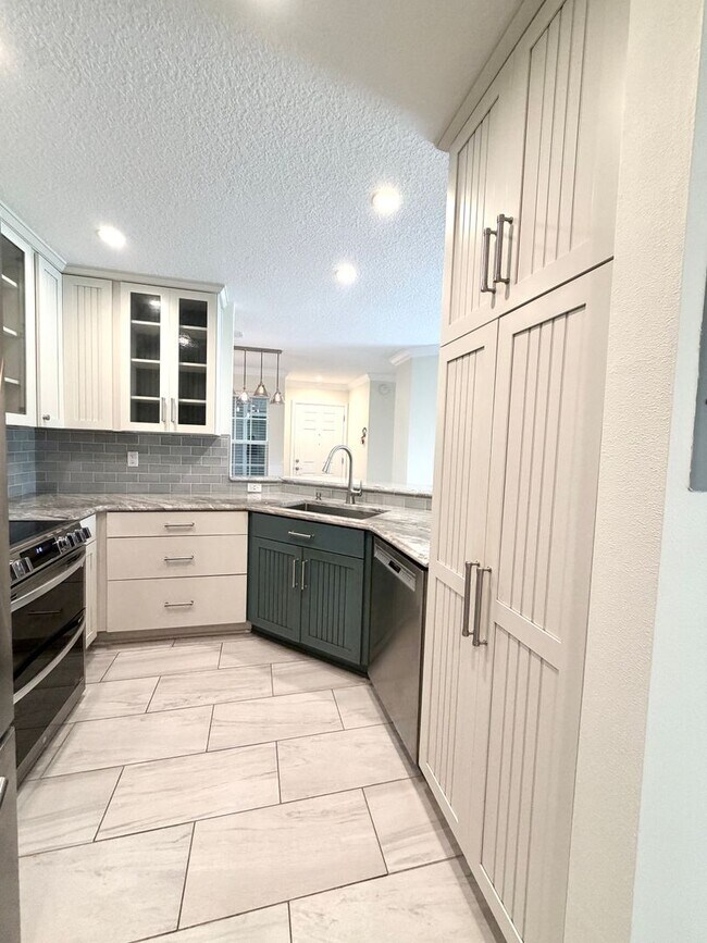 Building Photo - 500 Sandiron Cir