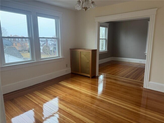 Building Photo - 15 Freeborn St