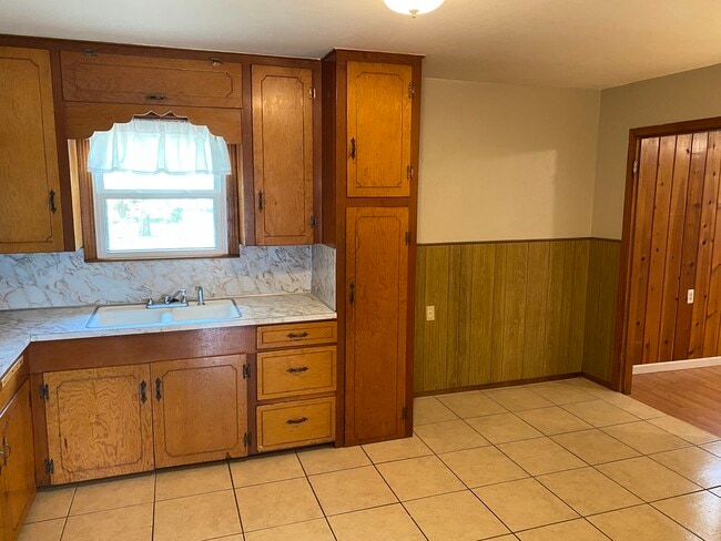 Kitchen - 1741 W Frey St