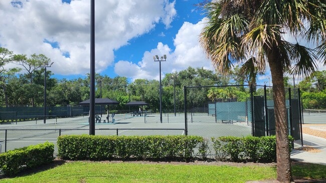 Building Photo - Lakeview Turnkey Furnished Home with Resort Amenities in Gated Rosedale!