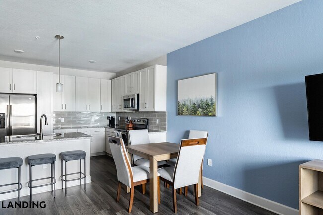 Building Photo - 918 Aventine Dr