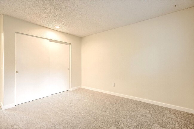 Building Photo - NEW PRICE!!! Modern, Remodeled  2BR/1BA wi...