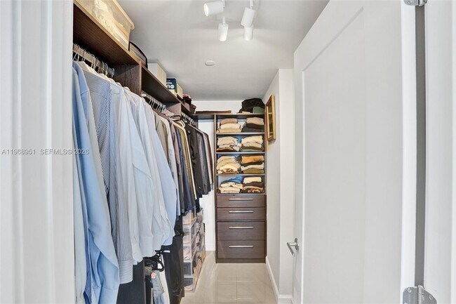 Building Photo - 601 NE 27th St