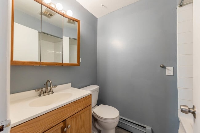 Building Photo - 7718 S Jeffery Blvd