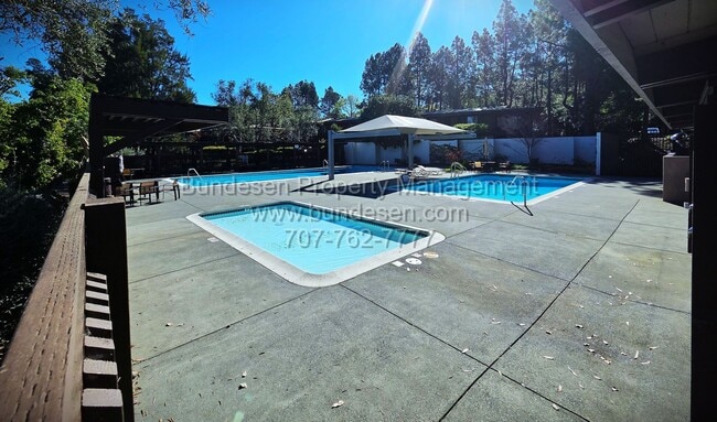 Building Photo - 9 Forest Ln