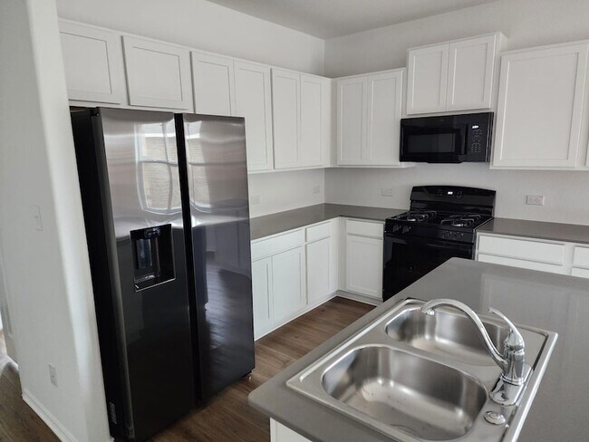 Building Photo - 229 Sonterra Dr