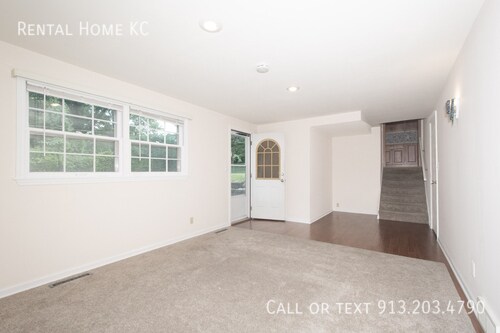 Building Photo - 9151 Somerset Dr