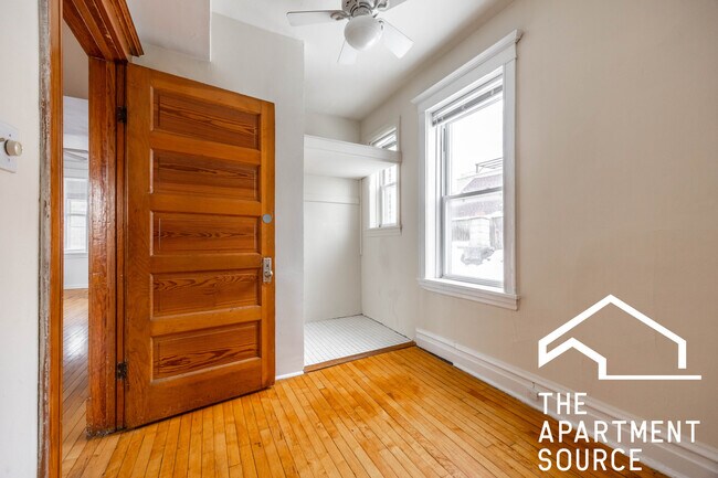 Building Photo - 2442 N Ashland Ave