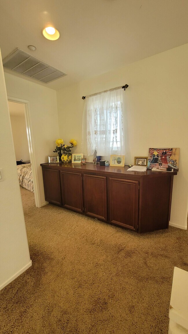 Building Photo - 2422 Pointe Pkwy