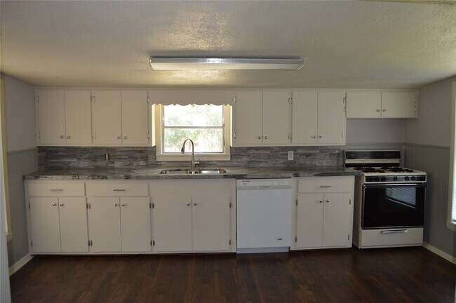 Building Photo - 110 Cedar St