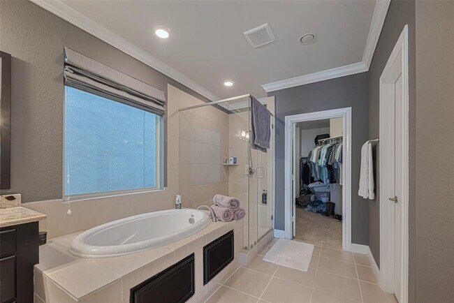 Building Photo - 8418 Oak Leaf Point Dr