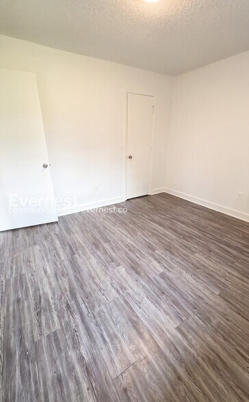 Building Photo - 1114 N Graycroft Ave
