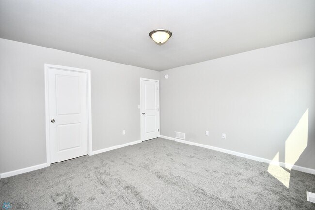 Building Photo - 3728 33rd St S